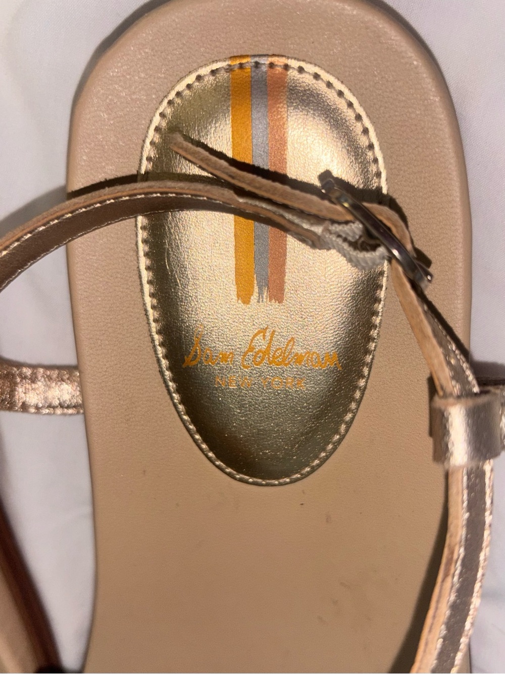Sam Edelman 8 Gold Metallic Leather T Strap Thong Sandal Flip Flops Coastal Shoe - Picture 5 of 11